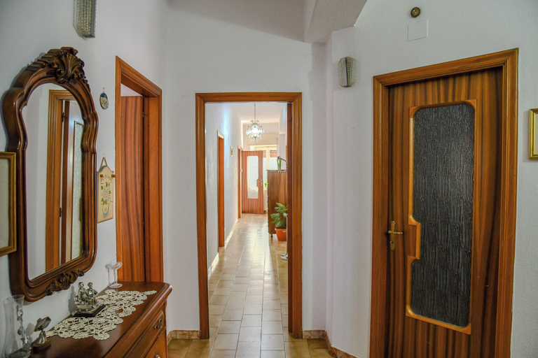 Interior entrance, Le Sciosce, Matera