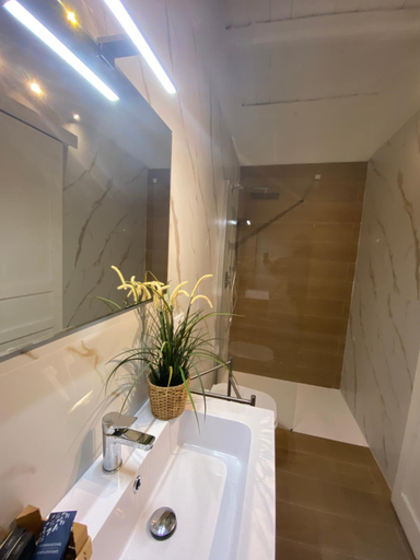 Bathroom 5, Giudecca mia, Syracuse