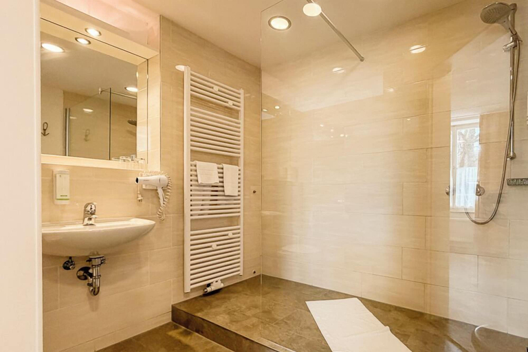 Bathroom 5, Hotel & Gasthof Zur Post, Lindau (Bodensee)