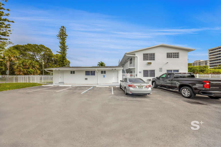 Exterior 5, Modern 1-BD in Miami- Gym - Free Parking, Miami-Dade