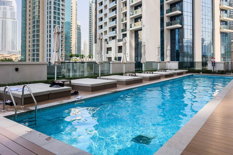 Pool 2, Burj View Stylish 3BR with Maids Room, Dubai