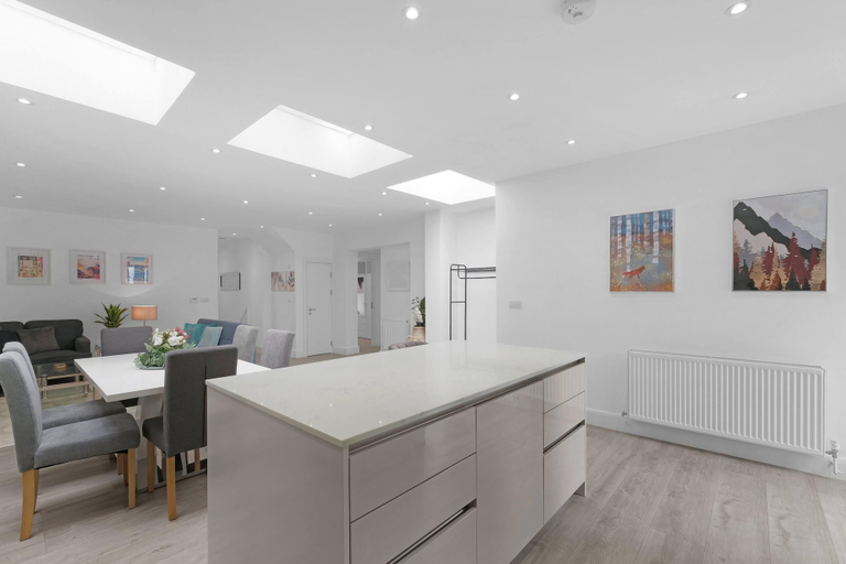 Meeting facility, Modern 3 Bedroom, 2 Bathroom Home in Edgware, London