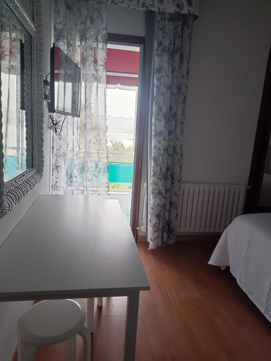 Bedroom 3, HOSTAL CHOCOLATE y MENTA REDONDELA, Pontevedra