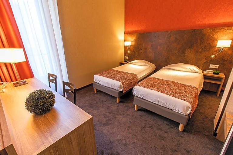 Bedroom 3, Hotel Gloria et Avenue, Hautes-Pyrénées