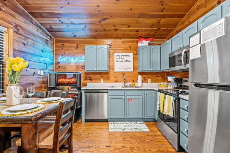 Room 4, A Little Bit of Country by Beyond Expectations, Sevier