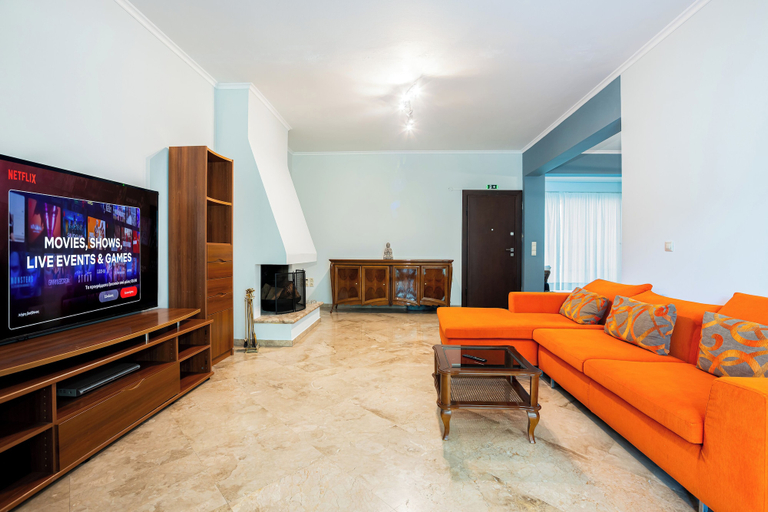 Living area 2, Spacious 144sqm flat near Mount Ymittos, Attica