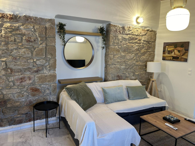 Bedroom 5, Elida Inn, Attica