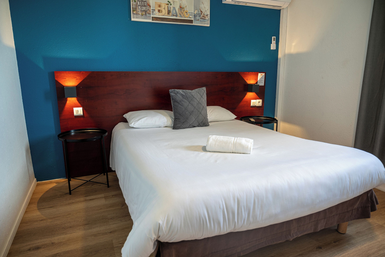 Bedroom 3, BRIT HOTEL Essentiel Villefranche-sur-Saône (Ex Balladins) **, Rhône