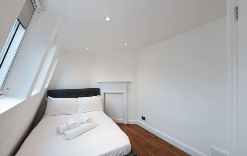Room 2, Central London 3 Bed Flat FS4, London