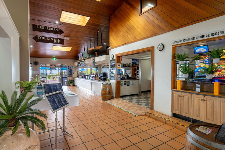 Food & Drinks 4, Eagle Heights Hotel, Tamborine Mountain