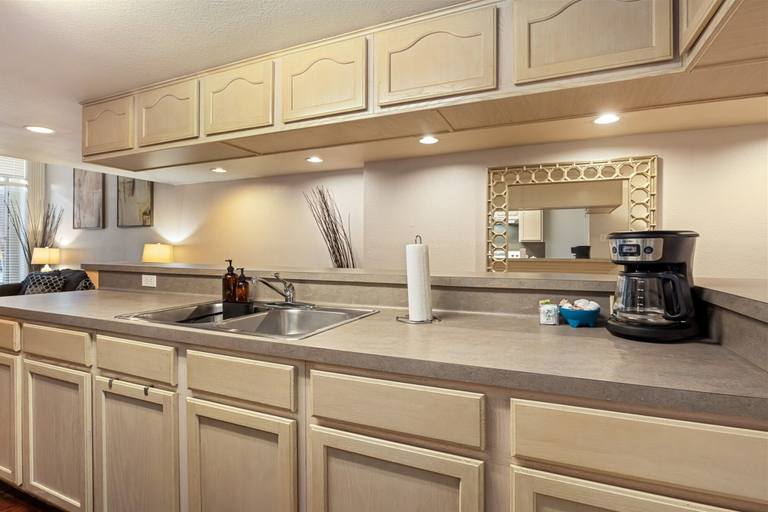 Interior 3, Blue Tuna Loft 1 Bedroom Home, Galveston