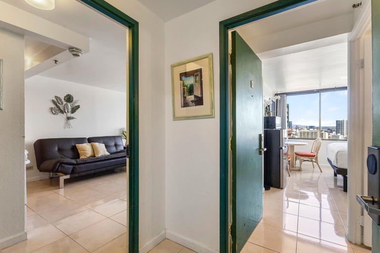 Living area 5, Skyline Island Stay-2 Adjoining Studios, Honolulu