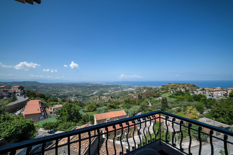 View from property 5, Il Rifugio Del Templare, Messina