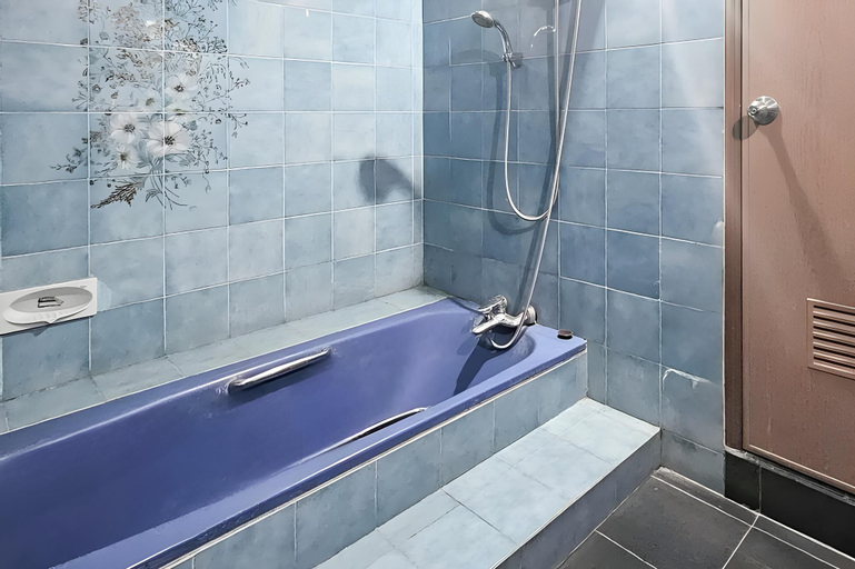 Bathroom 5, Urbanview My Grand Hotel Bogor, Bogor
