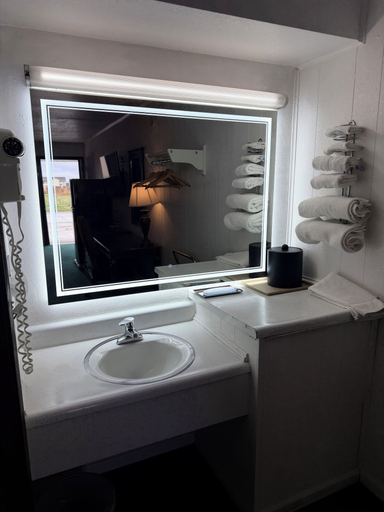 Bathroom 4, Gateway Inn, Moultrie
