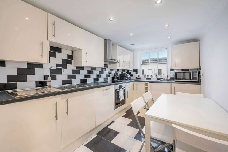 Private kitchen 3, The Fitz - by Frankie, London