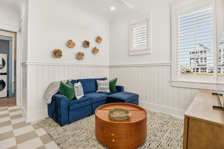 Interior 2, Hub House 332 COA, Nueces