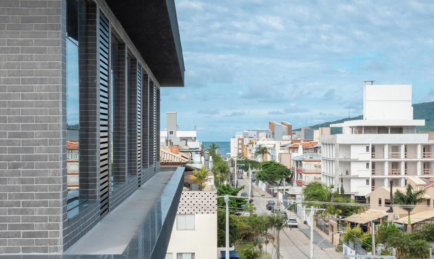 Property grounds, Apts in a Condominium w/ Pool Just 500 m fr Ingleses Beach - Mncs, Florianopolis