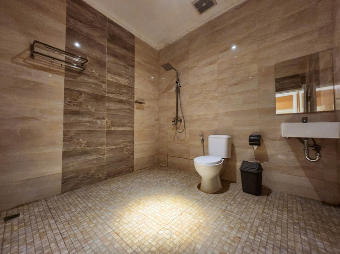 bathroom 10