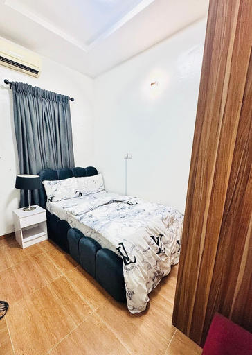 Room 5, Luxury 4BR Retreat, Eti-Osa