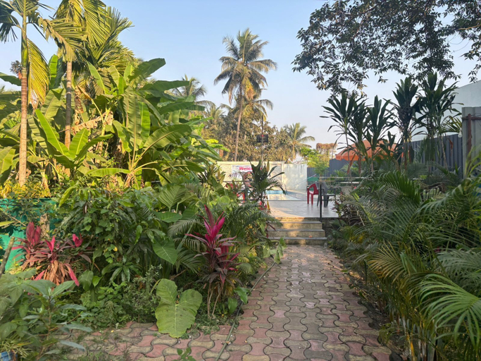 Property grounds 5, Villa The Kinara Resort, Raigarh