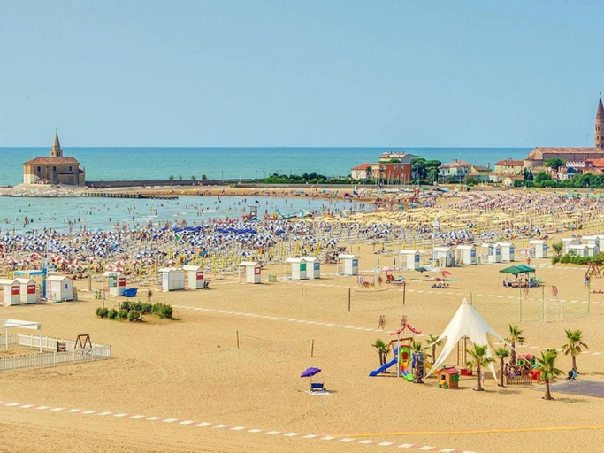Surrounding environment 3, Apartment near Lungomare Trieste for 7, Venezia