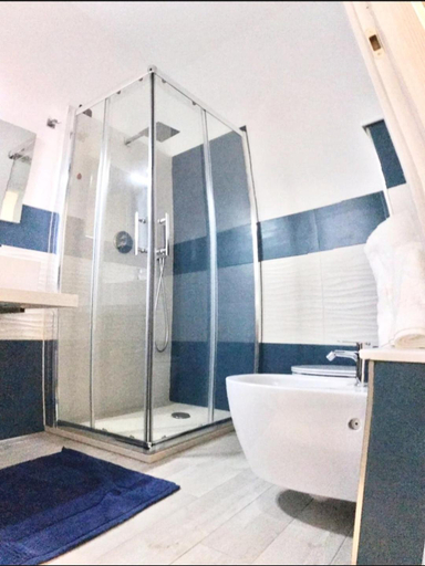 Bathroom 2, Redroom-house, Sassari