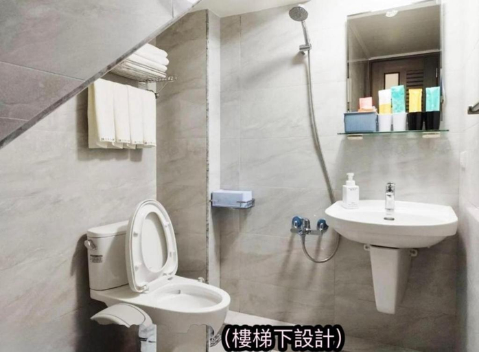 Bathroom 2, 蒲公英的家 Dandelion House-近東大門夜市 免費停車場-歡迎包棟詢問, Hualien