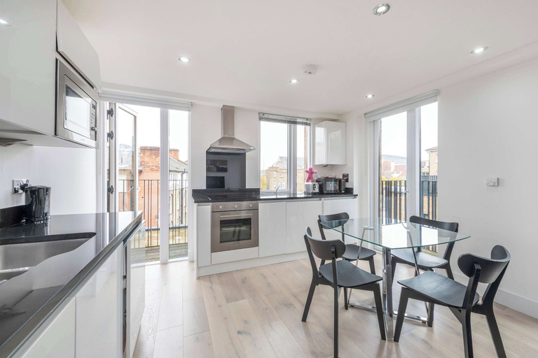 Private kitchen, St. Pancras Skyline - by Frankie, London