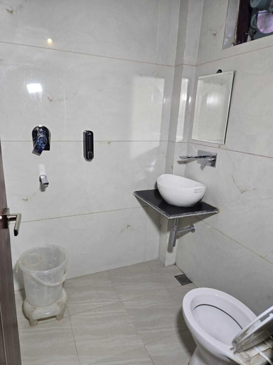 Bathroom 4, Hotel Maha Luxmi Palace, Reasi
