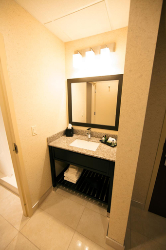 Bathroom 4, WAREHOUSE HOTEL, Lancaster