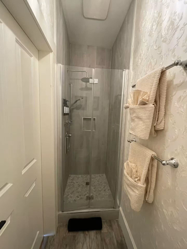 Bathroom 4, Woodside Farm Country Inn, Capital