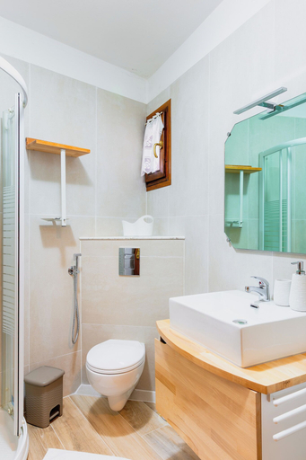 Bathroom 2, Juri, Brescia