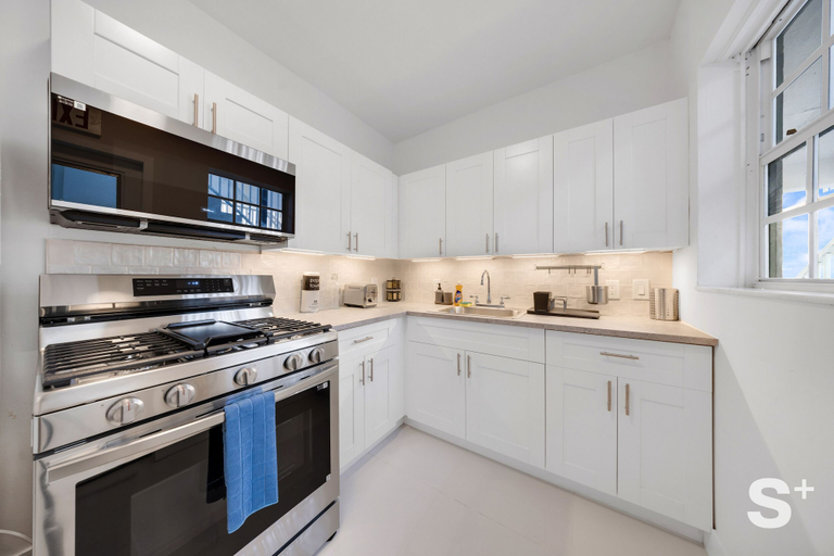 Private kitchen 4, Modern 1-BD Apt - Free Parking, Miami-Dade