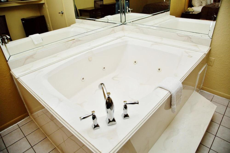 Bathroom 3, Winchester Inn & Suites Humble/IAH/North Houston, Houston