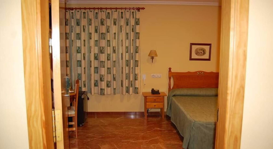 Bedroom 3, Hotel Albohera, Murcia