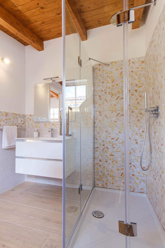 Bathroom, Al Quindici, Latina