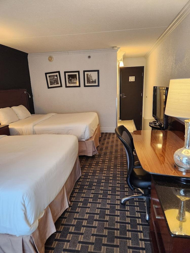 Bedroom 3, La Sagueneenne - Hotel et Centre de Congres, Le Fjord-du-Saguenay