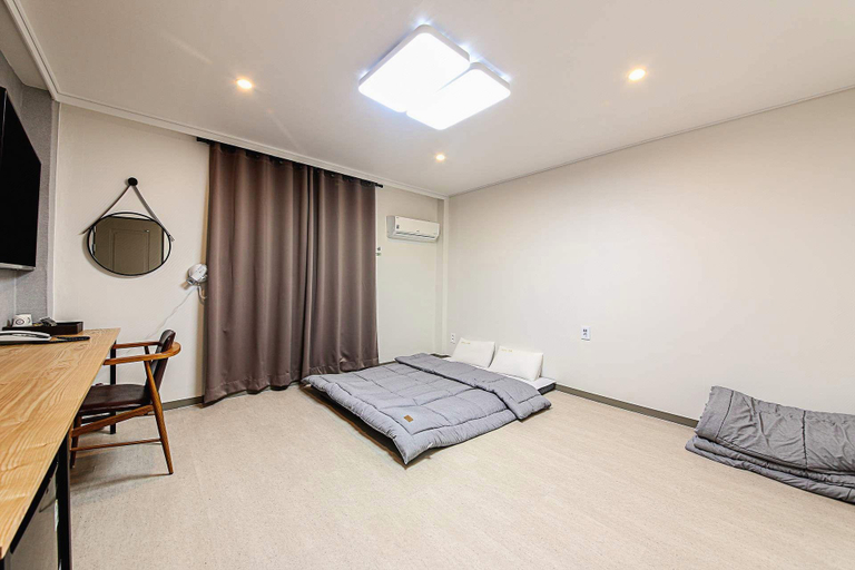Bedroom 3, Wando Zeus, Wando