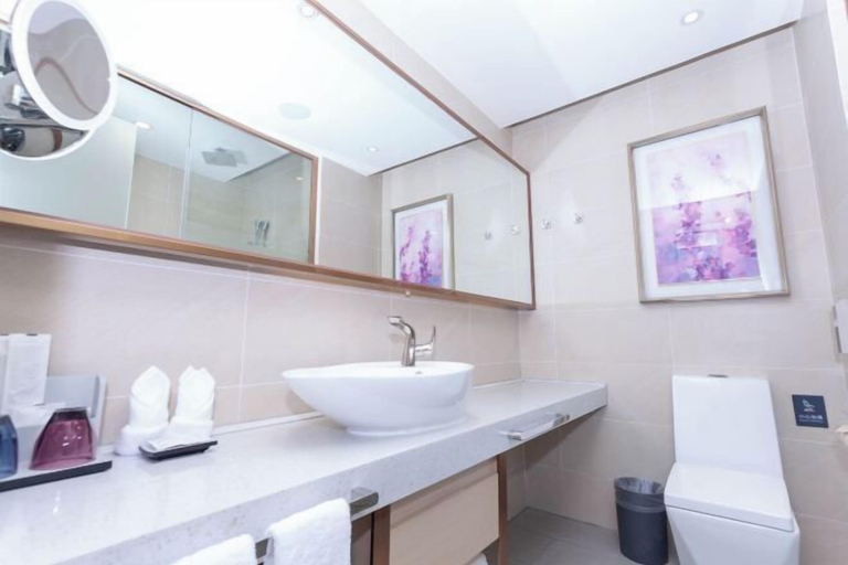 Bathroom 4, Lavande Hotel( Guangzhou Zengchen Xintang Light Rail Metro Station), Guangzhou