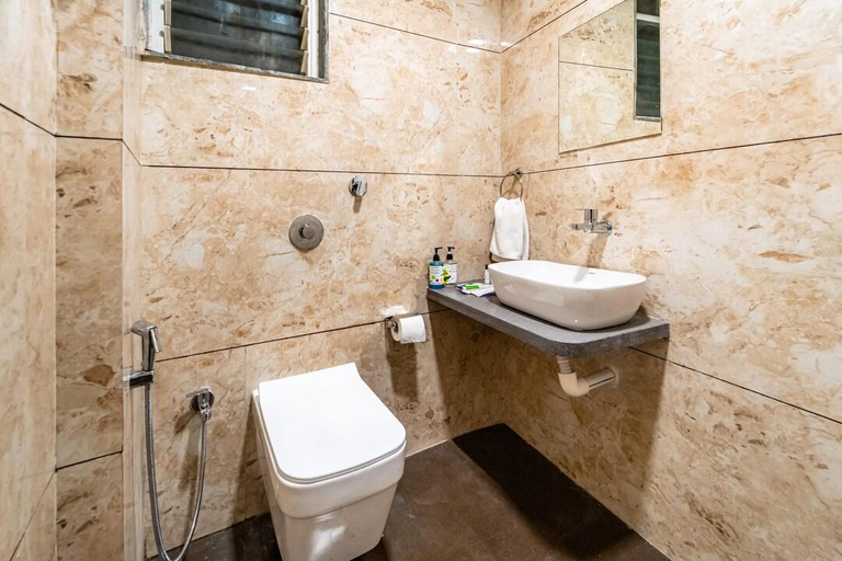 Bathroom 5, Itsy Hotels Sitara, Satara