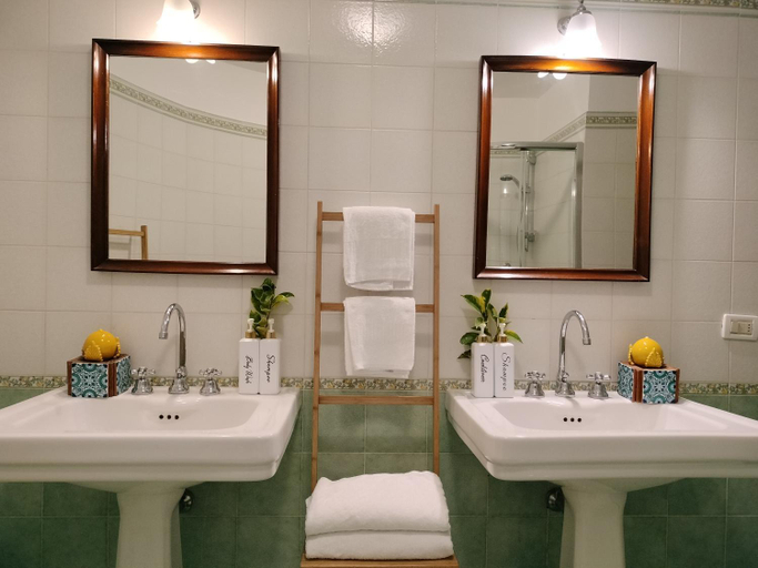 Bathroom 2, Villa Donna Teresa Sorrento Coast, Napoli