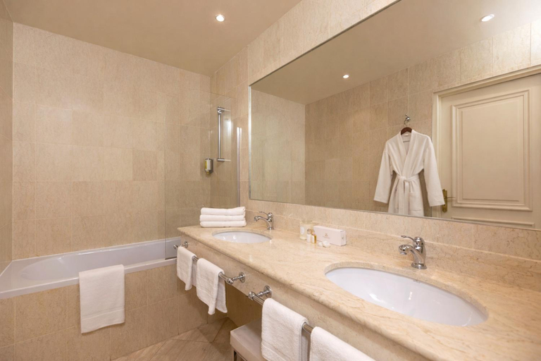 Bathroom 5, Grand Hotel Moderne, Hautes-Pyrénées