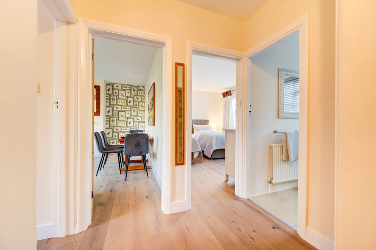 Room 4, Modern Flat Near Pitshanger Park, London