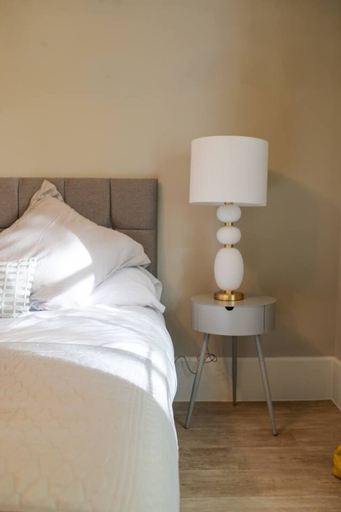 Room 2, Beautiful Flat by Hyde Park PS7, London