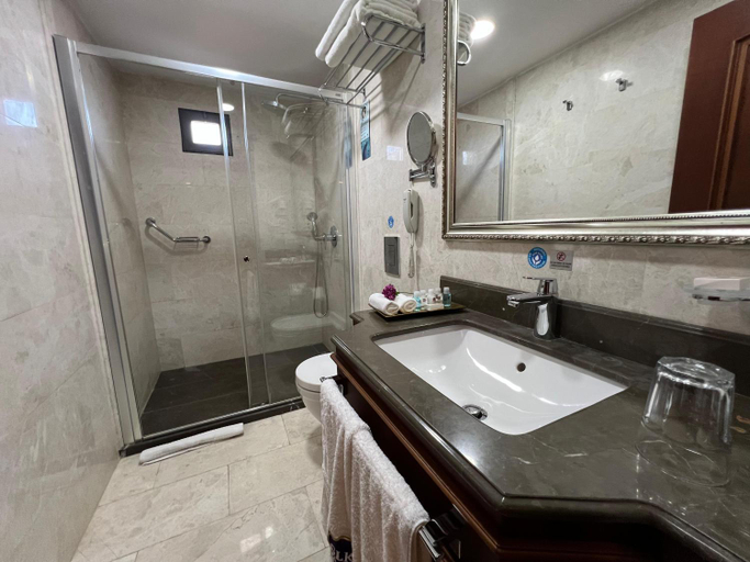 Bathroom 3, GLK PREMIER Regency Suites & Spa, Fatih