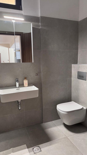 Bathroom 2, Daphne di Palio, East Macedonia and Thrace