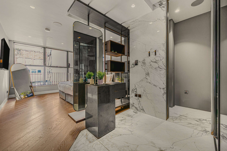 Room 4, The Royal Mews - Soho - by Frankie, London