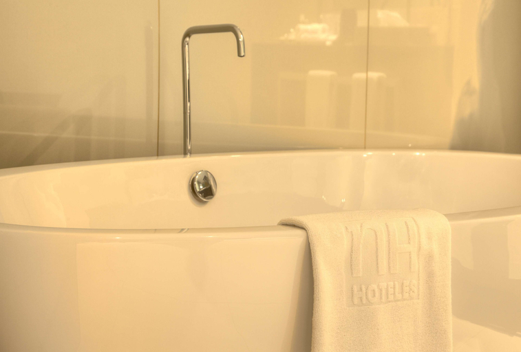 Bathroom 5, NH Collection Porto Batalha, Porto
