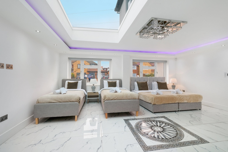 Room 3, Stunning 5 Bedroom, 3 Bathroom Home in Windsor, Windsor and Maidenhead